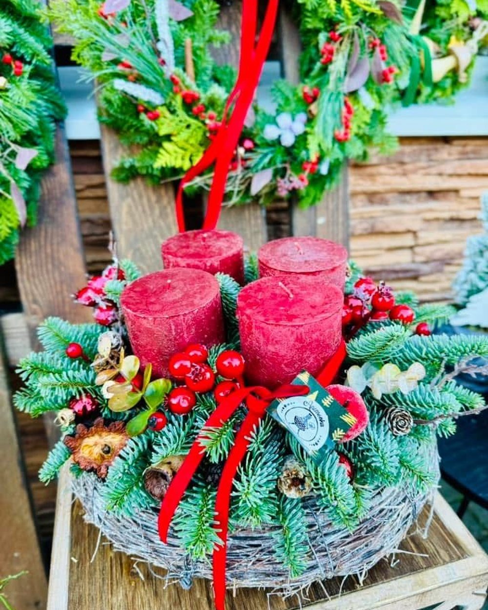 Adventný veniec a vianočná dekorácia